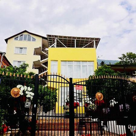 Anna-Saria Guest House Гагра Екстер'єр фото