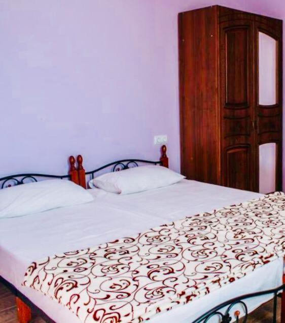 Anna-Saria Guest House Гагра Екстер'єр фото